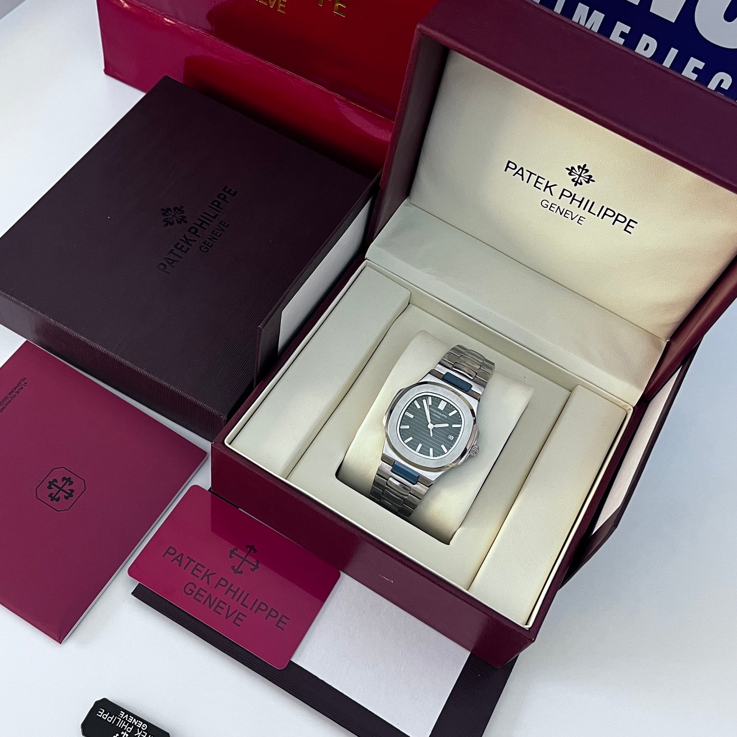 Montre PATEK nautilus mecanique AAA VERT